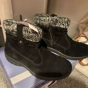 Women’s Costco boots snow new size 8